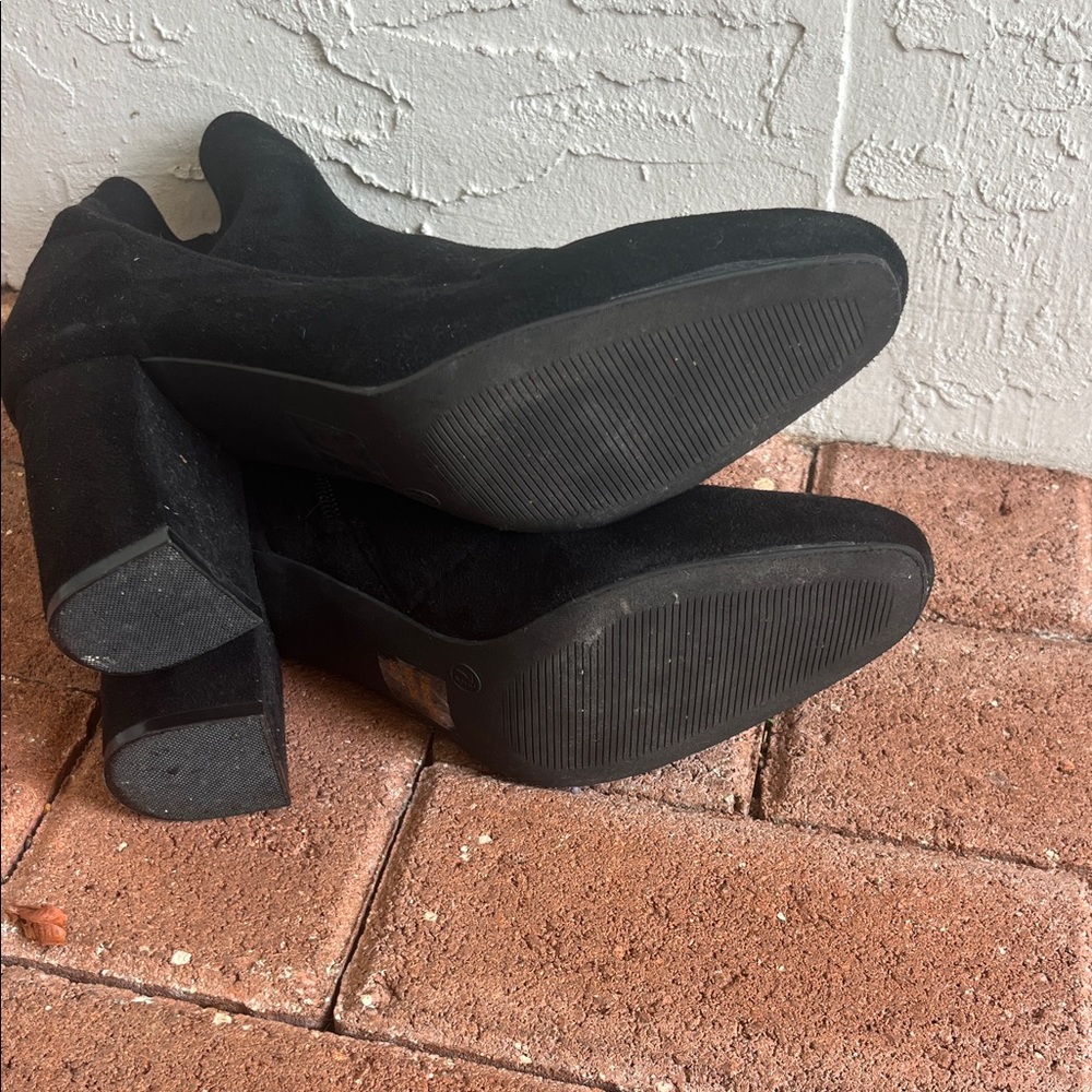 Wild Diva Suede Black Heeled Boots - Picture 6 of 6